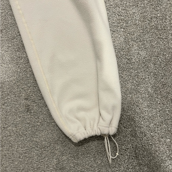 Lululemon NWT Tumbled Fleece Mid-Rise Relaxed fit hiking pant Light Ivory - Picture 3 of 5